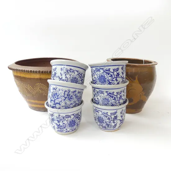 2 DRAGON POTS 350mm dia + 6 B/W PLANT POTS H.105mm FAULTS