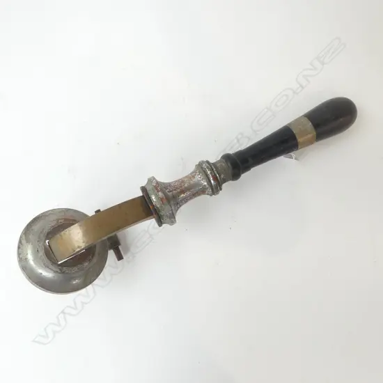 ANTIQUE BEER PULL MAKER: W.H. HEATH LTD LONDON L.48CM