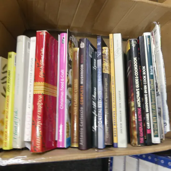 BOX LOT  LARGE COLLECTION COOKERY REF BOOKS