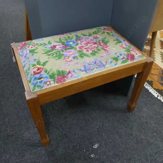 NEEDLEWORK STOOL 675x465x480mm