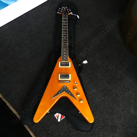 HAMMER FLYING VEC-NT ELECTRIC GUITAR WITH SOFT CASE