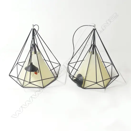 PR MODERN PENDANT LIGHT FITTINGS - BLACK METAL FRAME H.540mm