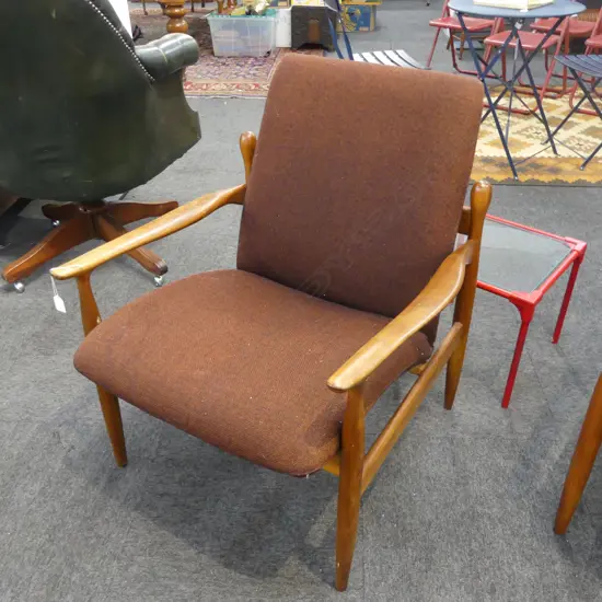 RETRO / MID CENTURY ARMCHAIR