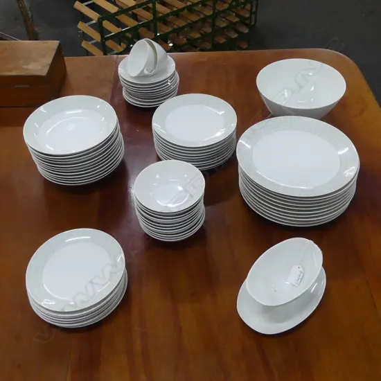 ARZBERG GERMAN DINNER SERVICE