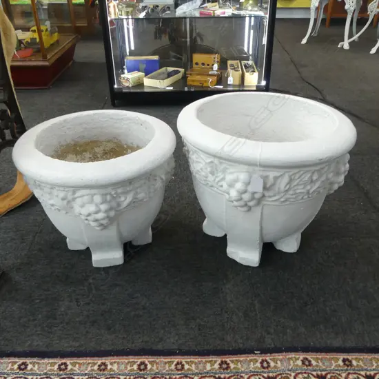 2 WHITE PAINTED CONCRETE GARDEN PLANTER POTS 420mm dia 