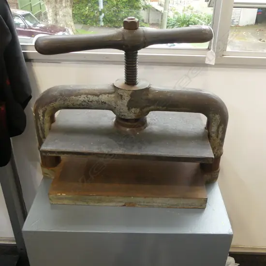 METAL BOOK BINDING PRESS