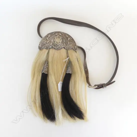 GENUINE OLD SCOTTISH SPORRAN WITH LEATHER POUCH AT THE BACK HORSE HAIR ETC. L.340mm