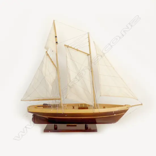 Model Ship 'America' 1951, New model by Authentic Models (rigging needs adjusting)