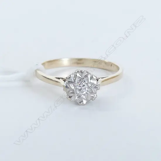 9ct &  DIAMOND RING SIZE R 2.5gms