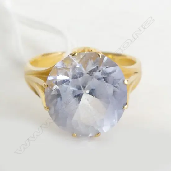 18ct GOLD RING w blue gem stone testing as 18ct or higher  6.5gms
