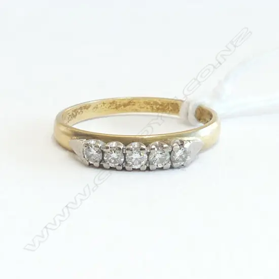 18CT YELLOW GOLD & 5 DIAMOND BRIDGE RING 2.95gms