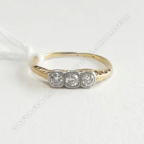 ART DECO 18ct 3 STONE DIAMOND RING 1.42gms