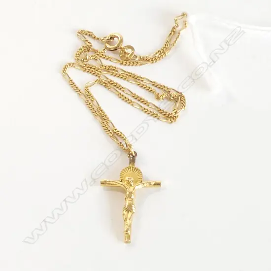 14ct YELLOW GOLD CRUXIFIX PENDANT ON NECK CHAIN 3.24gms