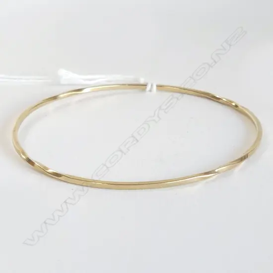 9ct GOLD BANGLE twist highlight decoration 5.2gms