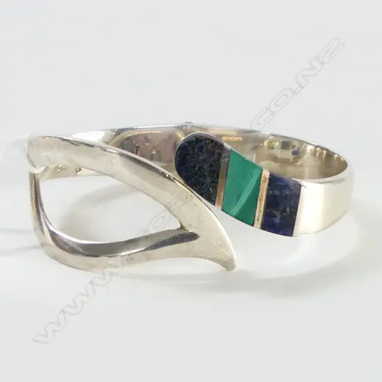 MEXICAN SILVER DESIGNER HINGED BANGLE W LAPIS & MALICHITE PANELS