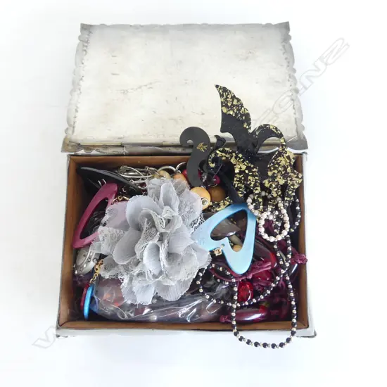 COSTUME JEWELLERY IN PEWTER BOX W.200mm