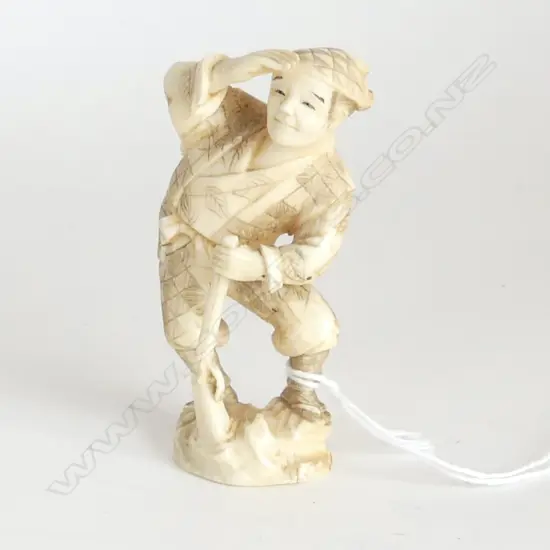 OLD MARINE IVORY ORIENTAL CARVING hunter standing EX. J & M STEPHENS H.80mm