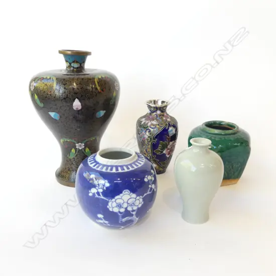 5 ORIENTAL VASES; 2 CLOISONNE H.210mm, 3 CERAMIC