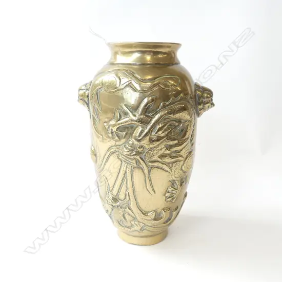 ORIENTAL BRASS VASE w. DRAGON DECORATION H.215mm