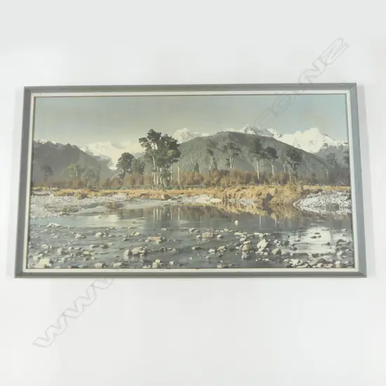 LG WHITES AVIATION 'CLEARWATER' 545x1000mm FAULTS