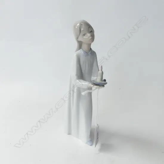 LLADRO GIRL w. CANDLE H.210mm