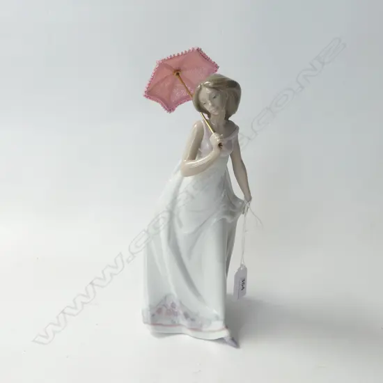 LLADRO WOMAN w. PARASOL #7636 H.260mm