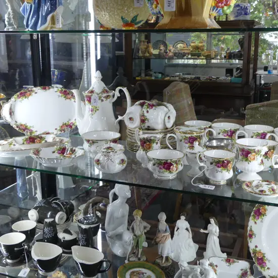 LGE QUATITY ROYAL ALBERT OLD COUNTRY ROSES, TWO SIZES SAIUCERS PLATES COFFEE POT ,COFFEE MUGS, 10 CUPS BOWLS CANDLESICK 