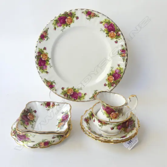 R/A OLD COUNTRY ROSES CAKE PLATE TEAPOT STAND 4 DISHES & CREAM SUGAR