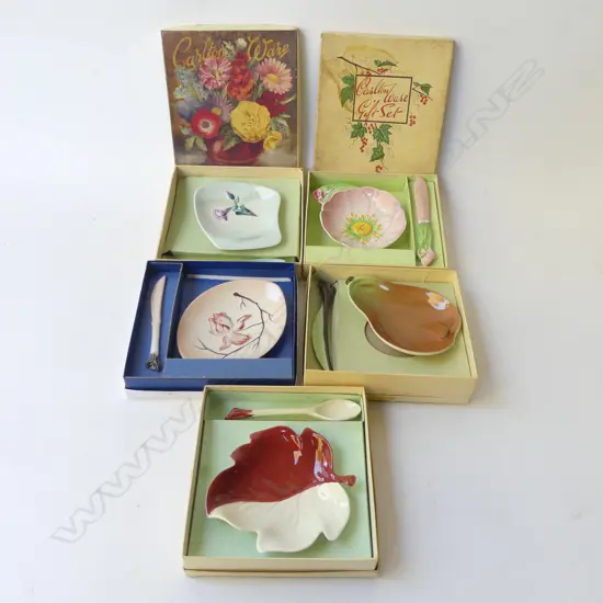 5 CARLTON WARE ORIGINAL BOXED DISHES & SPOONS   DIA140MM