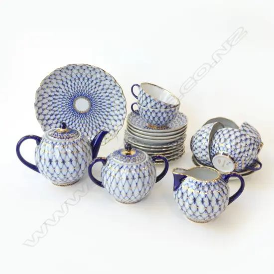 22 PCE USSR LOMONOSOV PORCELAIN 'COBALT NET' TEA SET; 6 TRIOS, MILK, SUGAR, TEAPOT, PLATE 220mm dia