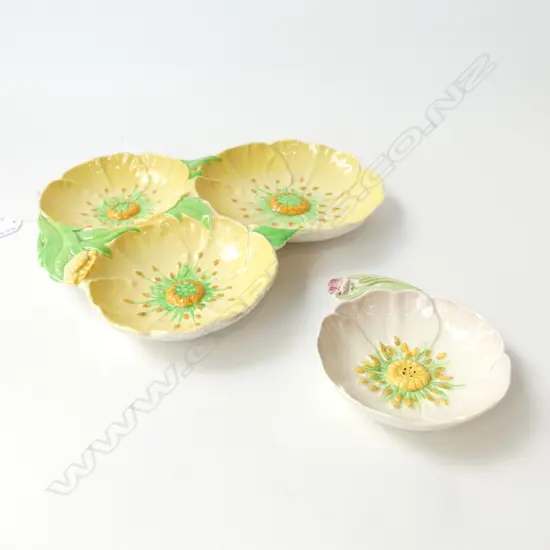 TWO CARLTON WARE BUTTERCUP DISHES IN YELLOW & PINK COLOURWAY L.24CM & L.11CM
