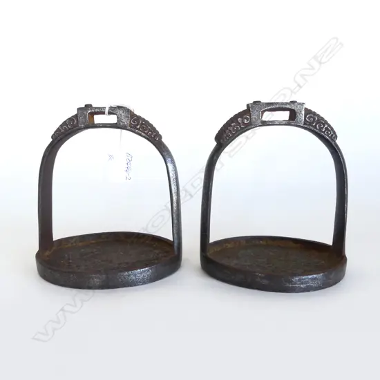 **RTV**PR 19thC CHINESE IRON STIRRUPS W SILVER INLAY/OVERLAY H.150mm