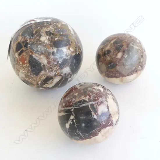 3 AGATE/ JASPER (?) SPHERES