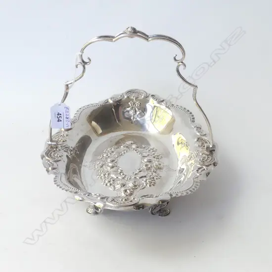 SILVER TRAY WITH HANDLE W300MM