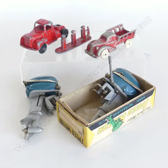 2 'SPEED' OUT BOARD MOTOR MODELS L.140mm, 1 BOXED + 2 RED TRUCKS (1 FUN-HO) & PETROL PUMP