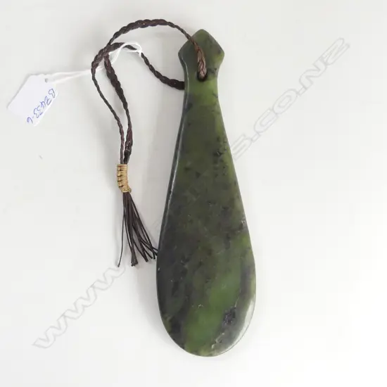 20thC SMALL MERE POUNAMU w tapered suspension hole L.220mm
