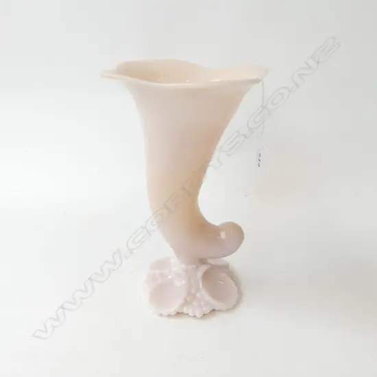 PINK MILK GLASS CORNUCOPIA, CAMBRIDGE CROWN TUSCAN. H.240mm.