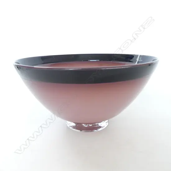 LRG FOOTED PINK/PURPLE BOWL, HOGLUND NZ ART GLASS 2000. H.140mm DIA.270mm