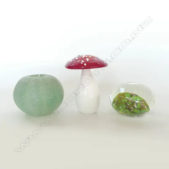 3 PC; TOADSTOOL, CAST GLASS DE FLUTE STUDIO, H.130mm. KINA, HANDBLOWN 2006 HOT GLASS STUDIO, H.80mm & GLASS PAPERWEIGHT 