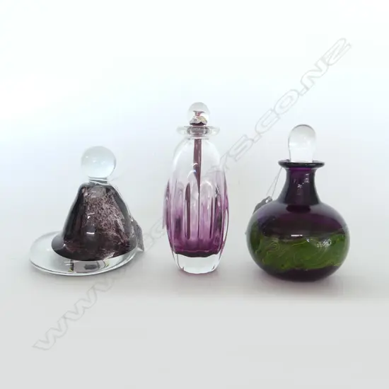 3 ART GLASS SCENT BOTTLES, 2 DE FLUTE STUDIO & ONE OTHER, TALLEST H.125mm