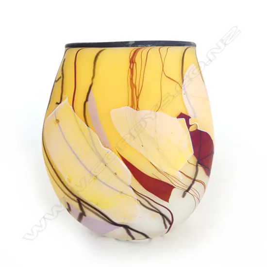 KEITH MAHY (1947-2013) SHARD VASE, NZ ART GLASS, 2004. H.190mm 
