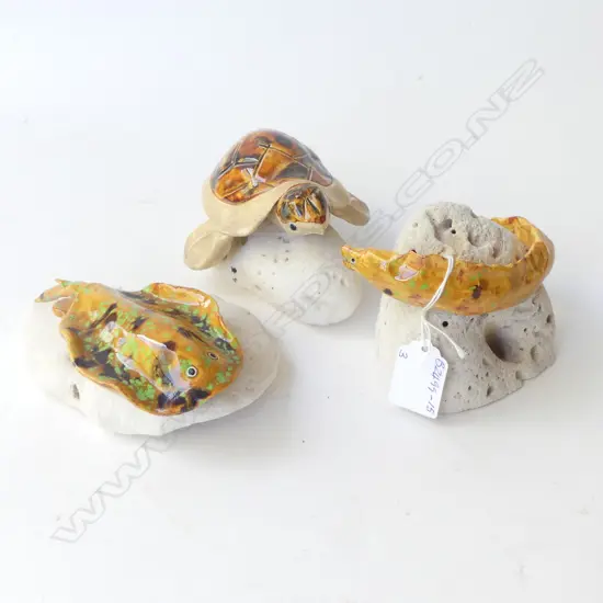 3 MOUNTED CERAMIC MARINE SCULPTURES, TURTLE, SEA SNAKE & STING RAY, HANDCRAFTED HAWAII, L150 x 80mm