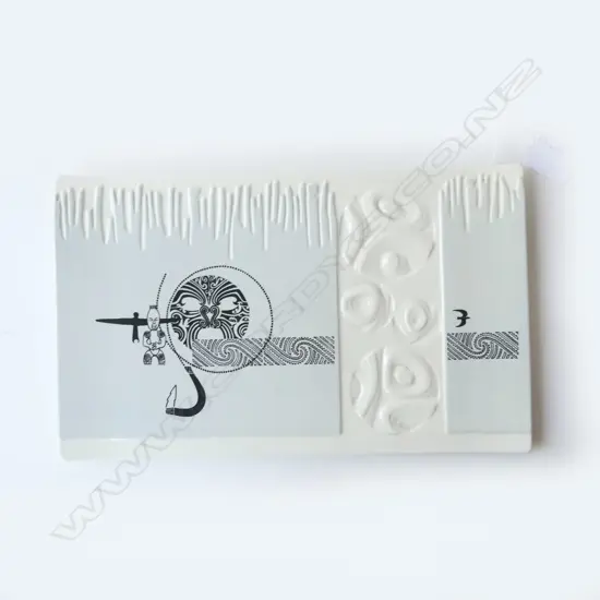 CROWN LYNN LEGEND OF MAUI EXPO '70 PLATTER 185x305mm