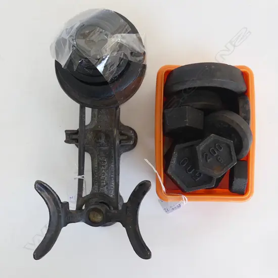 CAST IRON OLD KITCHEN SCALES WITH WEIGHTS (NO TRAY) & 15 OTHER WEIGHTS: 5 HEXAGONAL , 4 BRASS & CIRCULAR 