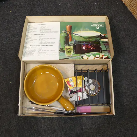 BOXED FONDUE SET, SPRING SWITZERLAND