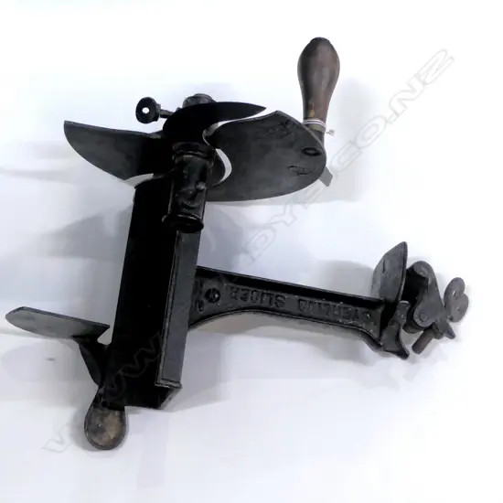 ANTIQUE CAST IRON “STERLING SLICER NO.10“ BY S & S.A CO. ROCHESTER NEW YORK L.31CM