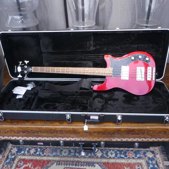 EPIPHONE ELECTRIC BASS WITH HARD CASE