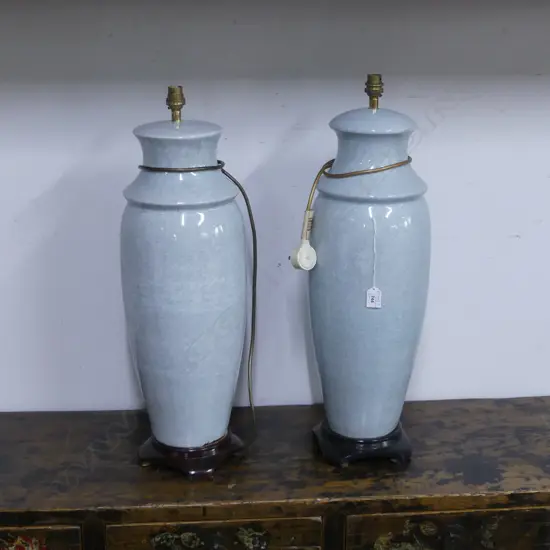 NEAR PAIR ORIENTAL STYLE CRACKLE GLAZE LAMPS H.680mm