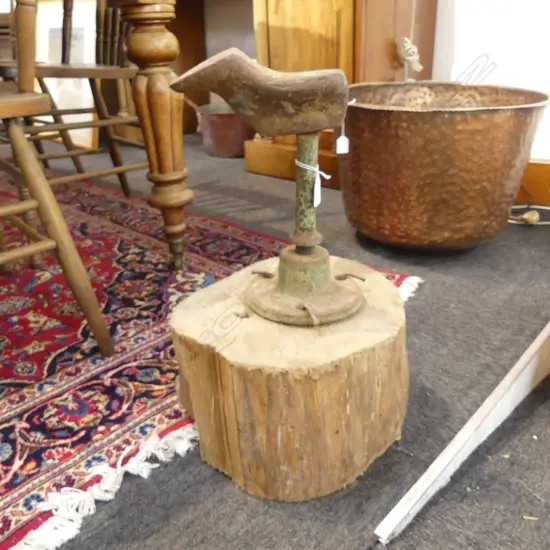 COBBLERS METAL SHOE LAST ON WOODEN STUMP H.480mm
