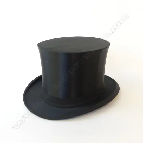 VINTAGE COLLAPSIBLE TOP HAT  BY FRIDRICH WICK LANDAU IN ORIGINAL BOX SIZE 57/58 